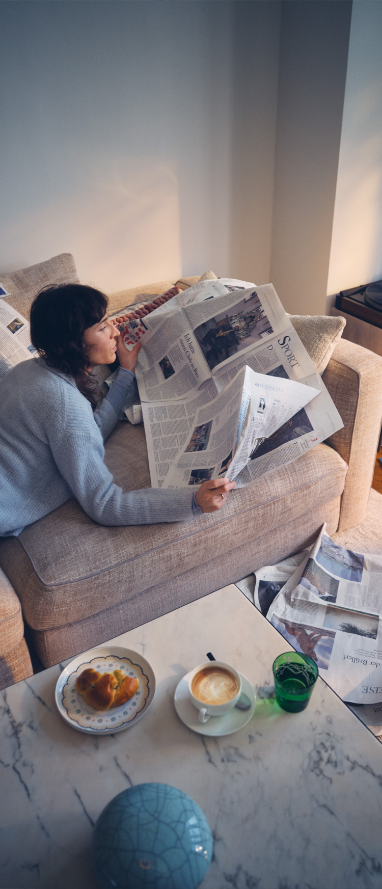 Mann liest FAZ Zeitung
